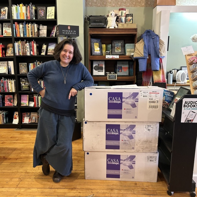 Chelsea, la cittadina del Michigan che ha spostato 9.100 libri con una catena umana