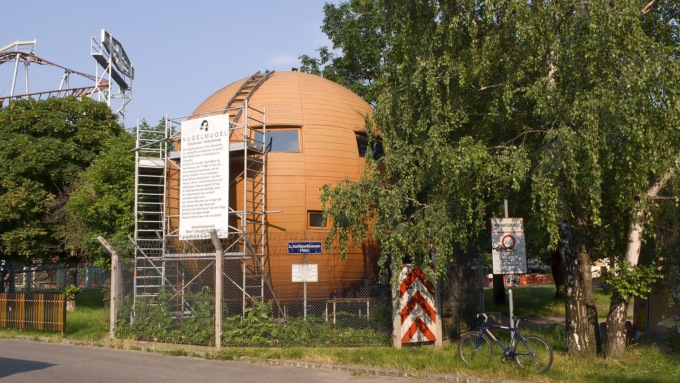Kugelmugel, la nazione più piccola del mondo è grande come una casa a forma di sfera