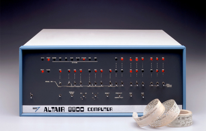 Microsoft compie 50 anni: la storia del colosso tecnologico e le nuove sfide dell'intelligenza artificiale