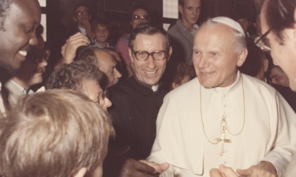 Oggi è mercoledì 2 aprile 2025: fatti storici, compleanni famosi, frasi e immagini per dire buongiorno