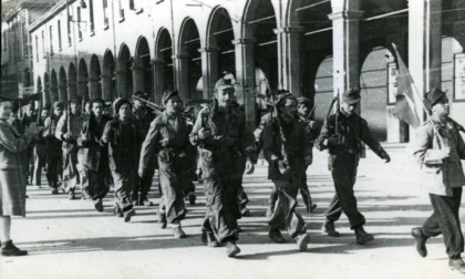 Oggi è venerdì 25 aprile 2025: fatti storici, compleanni famosi, frasi e immagini per dire buongiorno