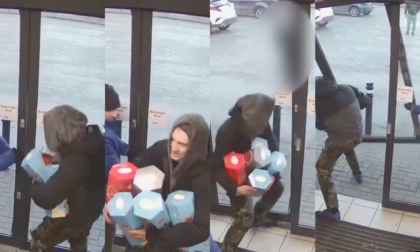 Ruba le uova di Pasqua ma resta incastrato nella porta: il video del ladro maldestro