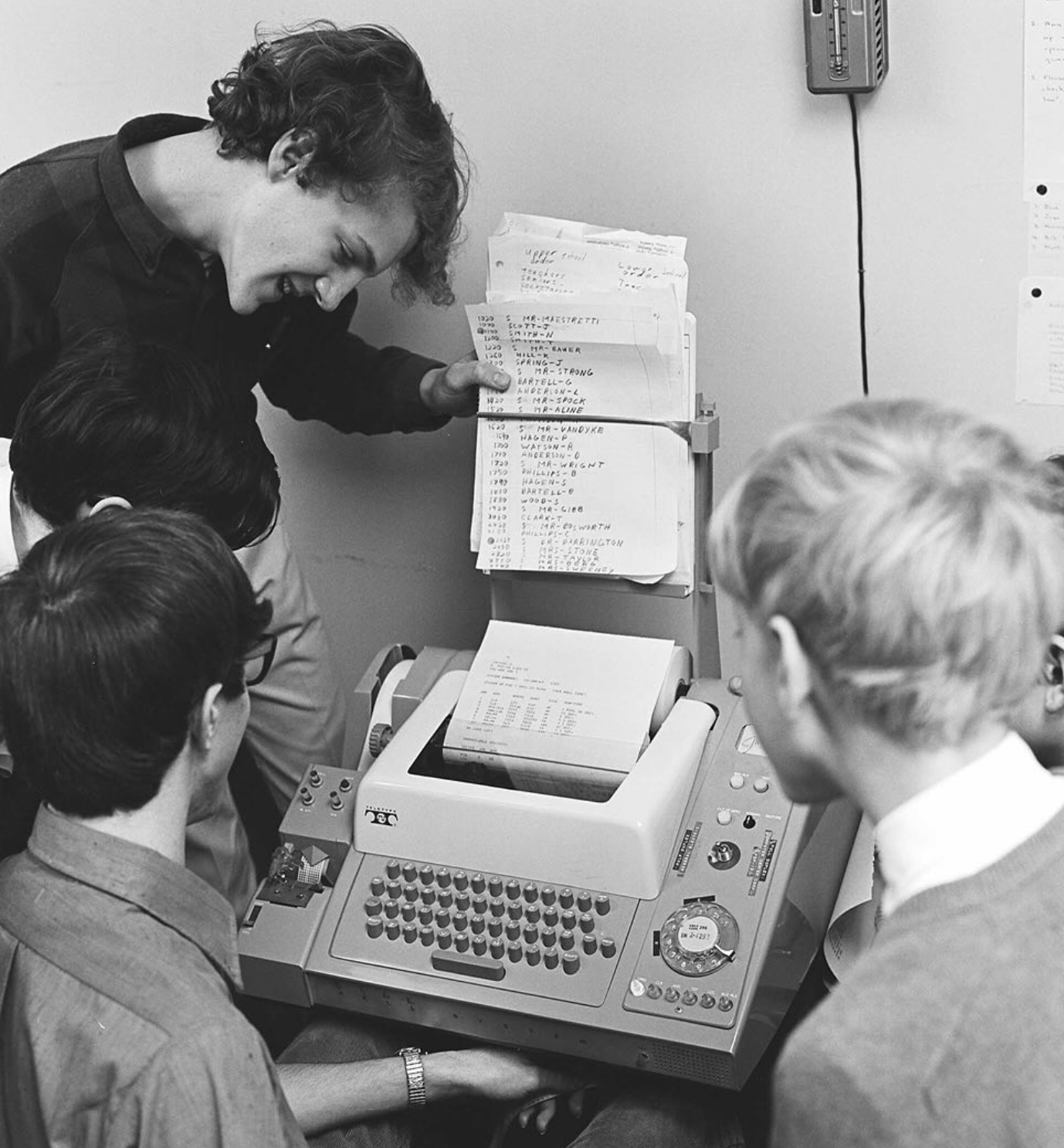 Microsoft compie 50 anni: la storia del colosso tecnologico e le nuove sfide dell'intelligenza artificiale
