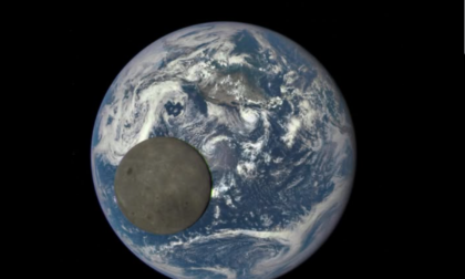 Il lato oscuro della Luna, immortalato dalla Nasa nel 2015, diventa un caso per i complottisti da tastiera