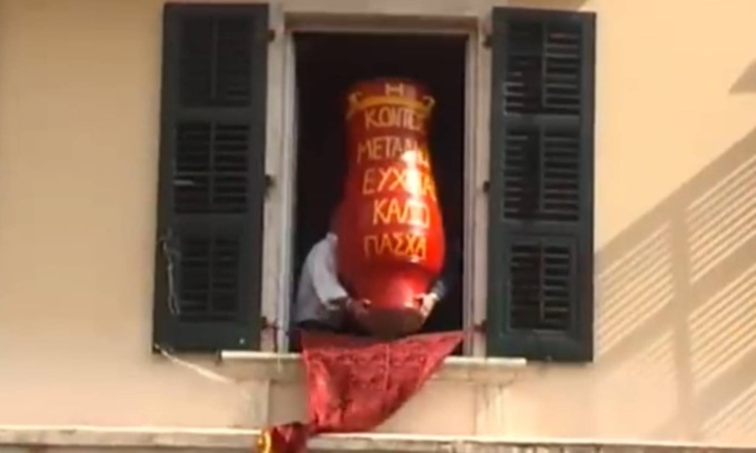 Tradizioni curiose per Pasqua: i vasi volanti di Corfù