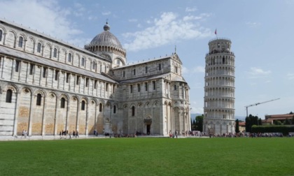 Perché la torre di Pisa pende ma non cade