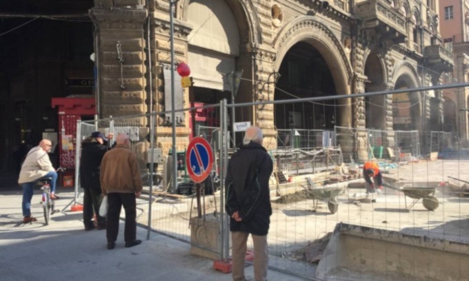 Il Comune che recluta gli “umarell” per controllare i cantieri