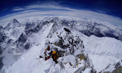 Erik Weihenmayer e Sherman Bull: il primo non vedente e l'uomo più anziano a scalare l’Everest