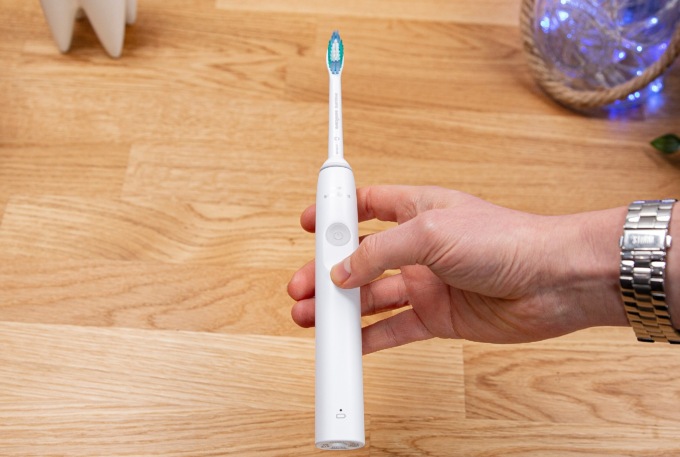 Scopre il tradimento del marito grazie a un’app sullo spazzolino da denti elettrico