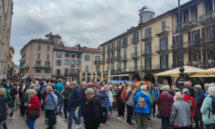 Como, il comune dichiara fuorilegge i "buttadentro"