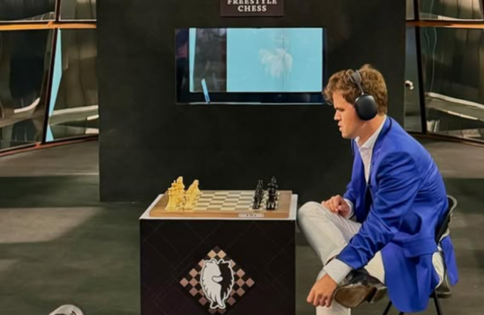 Il più grande scacchista vivente pareggia contro… il mondo: una partita lunga 47 giorni con 143mila avversari