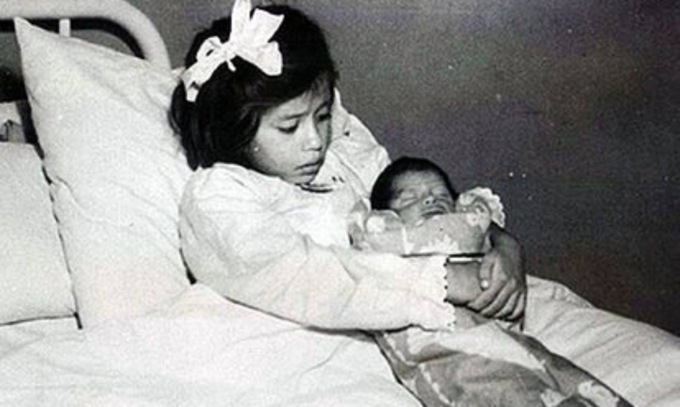Storia di Lina Medina, la madre più giovane del mondo (che partorì a 5 anni)