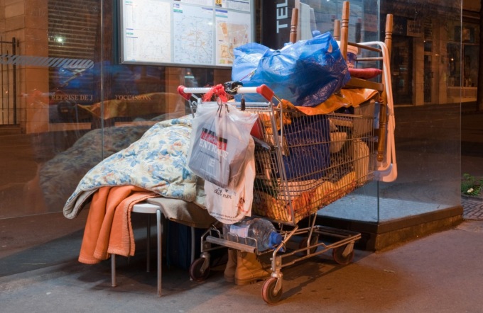 Evade dai domiciliari e va a fare il clochard: “Meglio che stare con mia moglie”