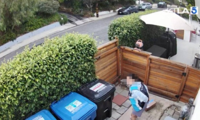 Corriere oltre ai pacchi lascia i “ricordini”