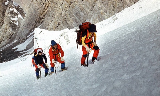 Cinquant’anni fa Junko Tabei fu la prima donna a scalare l’Everest