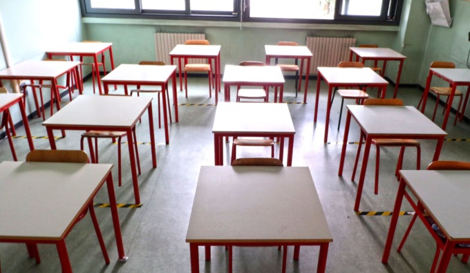 Ottanta bidelli tutti in malattia: a Napoli è febbre… Scudetto