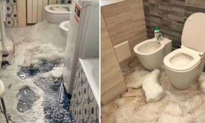La grandine fuoriesce dal wc e riempie il bagno: l'incredibile video