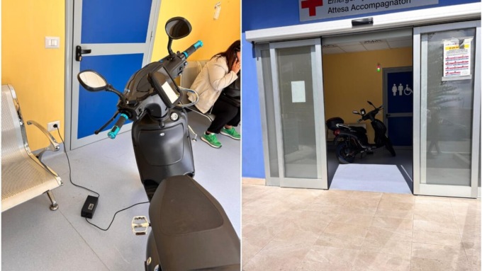 Parcheggia e ricarica il motorino elettrico nella sala d’attesa del Pronto soccorso