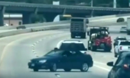 Si è rotta la macchina? Tranquillo te la traino io… sbandando in autostrada