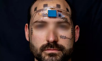 Il tatuaggio elettronico che ti "legge" la mente: come un adesivo sul viso potrebbe salvare vite