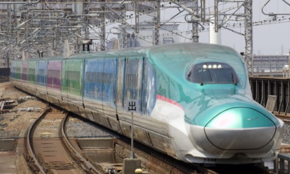 Il treno in ritardo 35 secondi, le scuse del macchinista e i clienti rimborsati: fin troppo, persino per i sempre precisi giapponesi