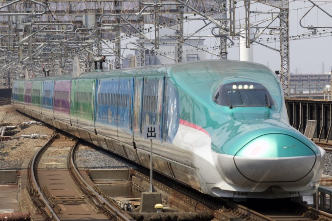 Il treno in ritardo 35 secondi, le scuse del macchinista e i clienti rimborsati: fin troppo, persino per i sempre precisi giapponesi