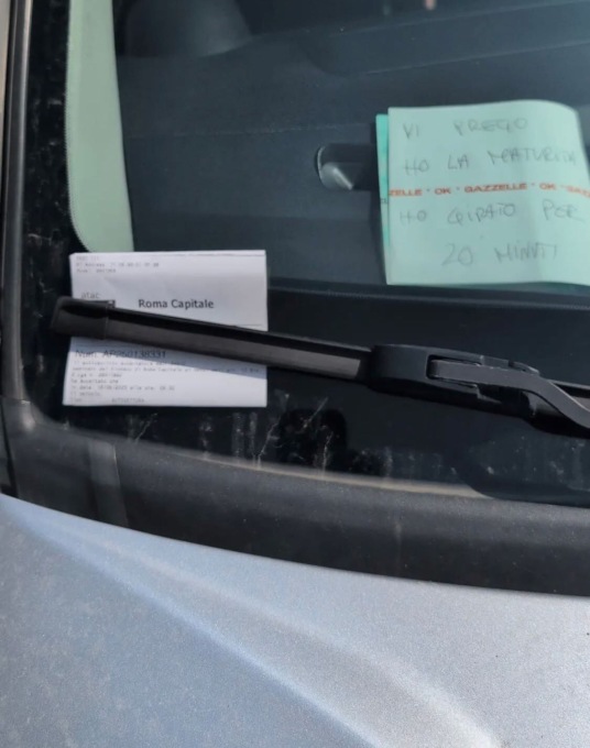 "Scusate per il parcheggio, ho la maturità": il biglietto dello studente romano per evitare la multa