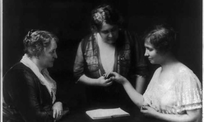 Hellen Keller, la prima persona sordocieca a laurearsi nella storia