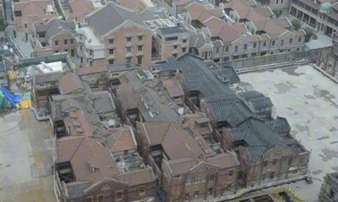 Huayanli, il trasferimento da record di un intero complesso edilizio