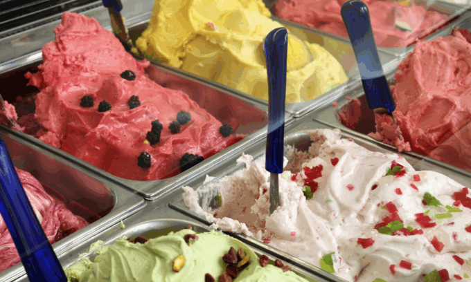 A Forte dei Marmi un cucchiaino di gelato costa 50 centesimi: il caso dell'assaggio a pagamento