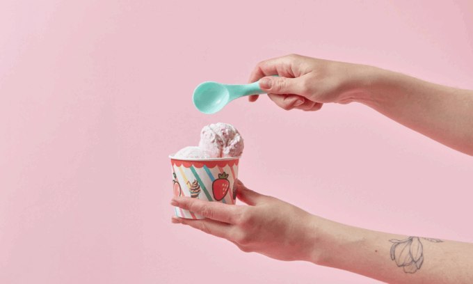 A Forte dei Marmi un cucchiaino di gelato costa 50 centesimi: il caso dell'assaggio a pagamento
