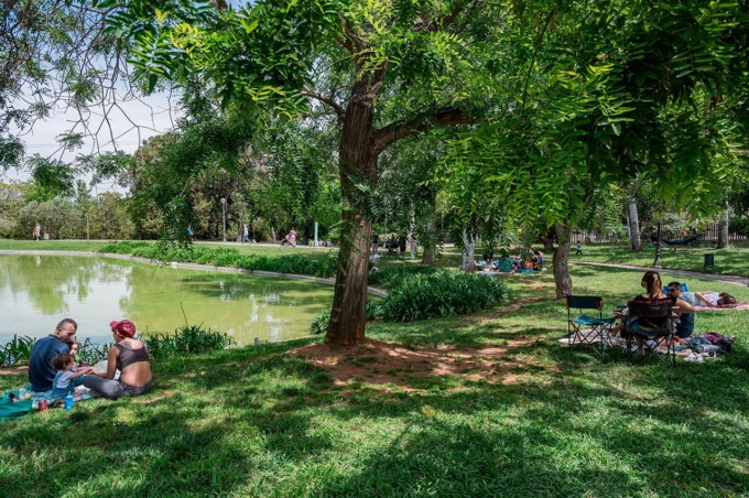 Fuggire dal grande caldo estivo? A Barcellona la soluzione sono musei, biblioteche e... asili nidi