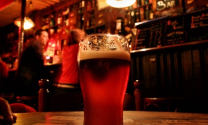 Chi ha inventato la birra? La storia millenaria di una delle bevande più amate
