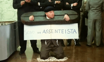 Per sei anni non va al lavoro, ma nessuno se ne accorge (e continua a prendere lo stipendio)