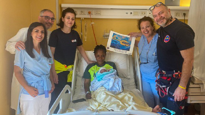 Parto tra le nuvole: il bambino nasce sull’elisoccorso