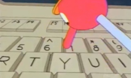 Poliziotto finge di lavorare premendo ripetutamente il tasto "Z" del suo computer