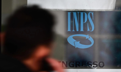 Non riceve la pensione da tre mesi, l'Inps: "Dimostri che è vivo"