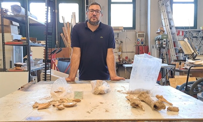 Nel magazzino del Comune spunta una tomba romana del IV secolo