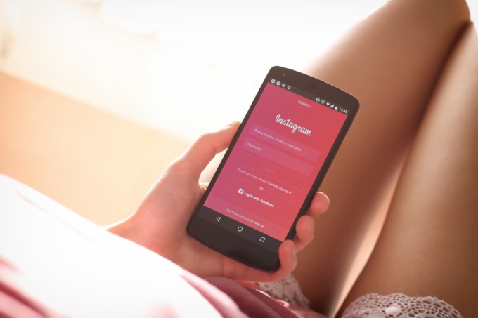 Il marito le fa perdere due follower su Instagram, lei lo lascia e lo denuncia