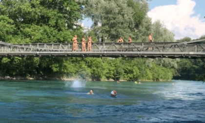 I pendolari svizzeri scelgono il fiume come corsia preferenziale per rientrare dal lavoro