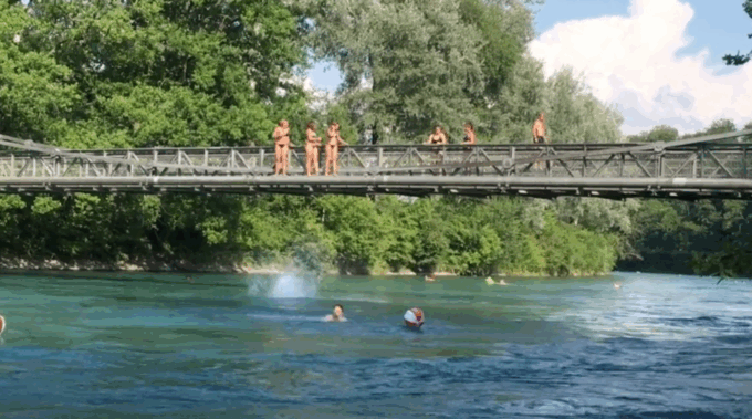 I pendolari svizzeri scelgono il fiume come corsia preferenziale per rientrare dal lavoro