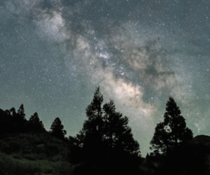 Il cielo che (quasi) non c’è più: i due luoghi magici d’Italia dove puoi ancora vedere la Via Lattea