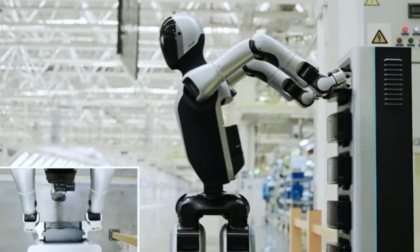 Il robot che si cambia da solo le batterie e non si ferma mai