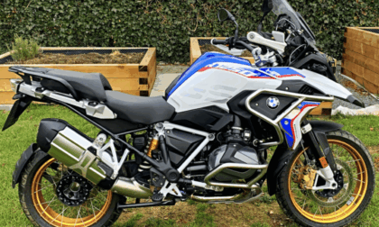 Salvano le loro moto dai ladri, ma avvertono: "Se avete una Bmw, occhio ai viaggi in Francia"