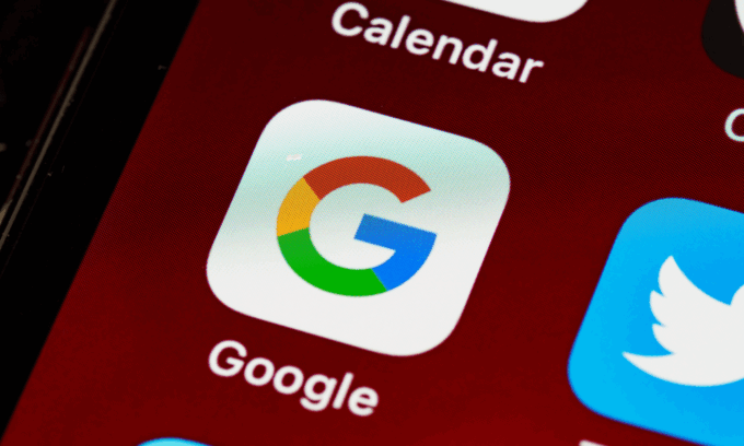 La truffa che inganna l'intelligenza artificiale e sfrutta i riassunti delle email