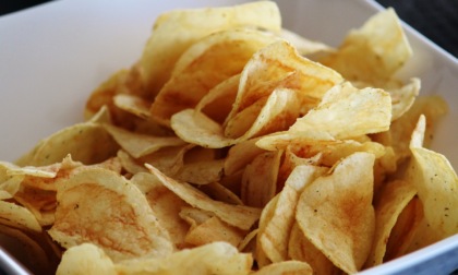 La vendetta è un piatto che va servito... croccante. Le patatine fritte sono nate per un dispetto
