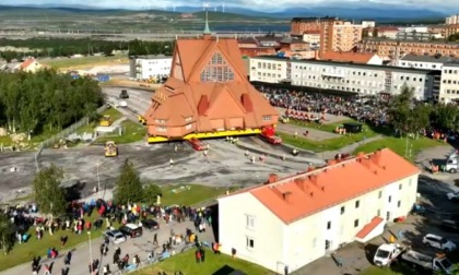 La chiesa che si sposta su ruote per 5 chilometri