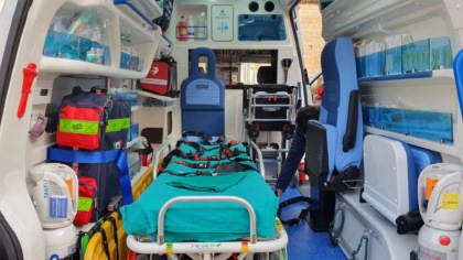 Chiama il 112 per partorire, sull’ambulanza arriva il marito