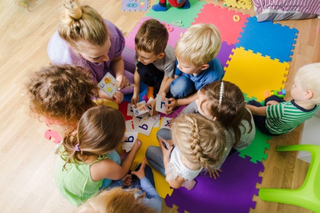 Burano combatte lo spopolamento aprendo un asilo nido (e dalla terraferma arrivano le iscrizioni)