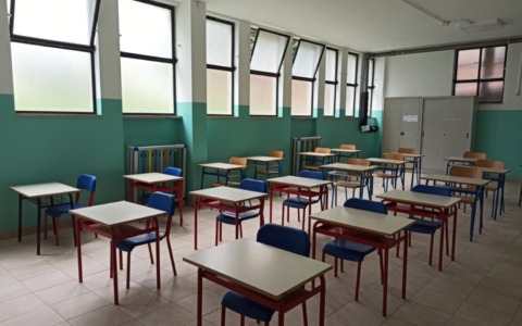 Cambia la maestra, i genitori non fanno entrare i figli in classe